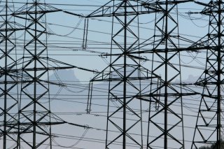 Le texte approuvé par les ministres de l'Energie vise à recourir davantage aux contrats de long terme pour lisser l'impact de la volatilité du marché sur les consommateurs et à offrir davantage de prévisibilité aux investisseurs via des contrats à prix garantis par l'Etat. KEYSTONE/ALESSANDRO DELLA BELLA